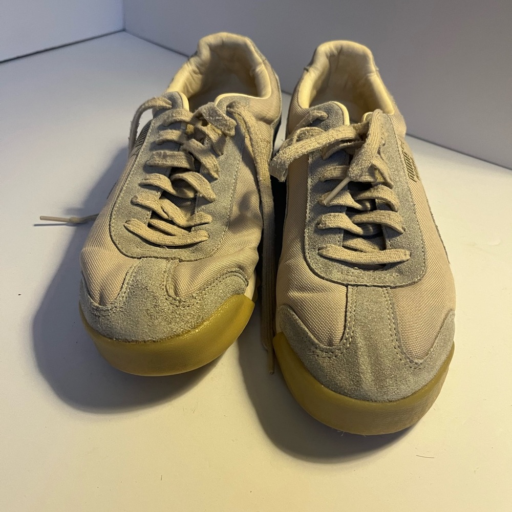 Beige Sneakers with beige Soles